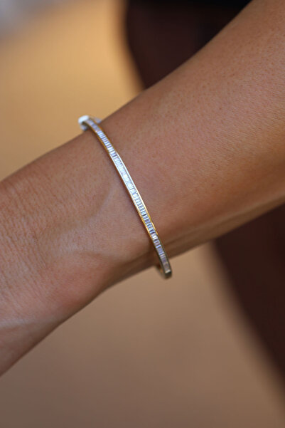 Yenigün Kuyumculuk 14 Ayar Altın Baget Taşlı Yarım Tur Kelepçe