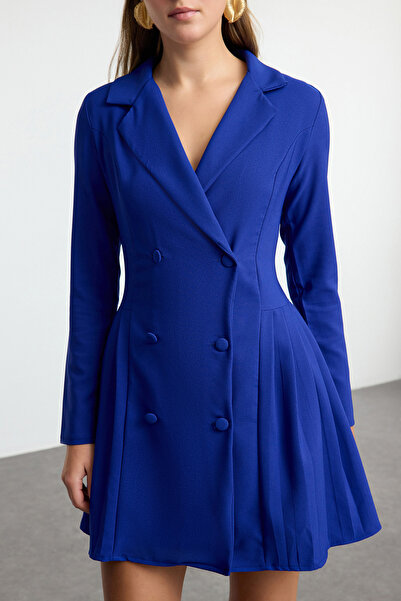 Trendyol Collection Plisované šaty s mini bundou Saks - TWOAW24EL00295