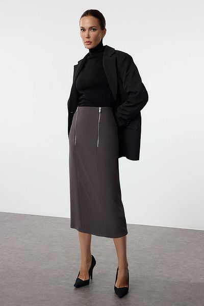 Trendyol Collection Antracitový přední zip Detailní tkaná sukně střední délky TWOAW25ET00022