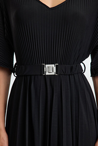 Trendyol Collection Чорна максі-сукня-скейтер з еластичної тканини з поясом і рукавами-брюками TWOAW25EL00465