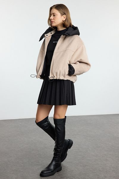 Trendyol Collection Μπεζ Oversize Puffer Stamp Coat - Αποσπώμενη κουκούλα, TWOAW25MO00139