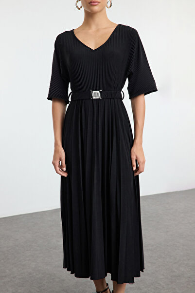 Trendyol Collection Чорна максі-сукня-скейтер з еластичної тканини з поясом і рукавами-брюками TWOAW25EL00465