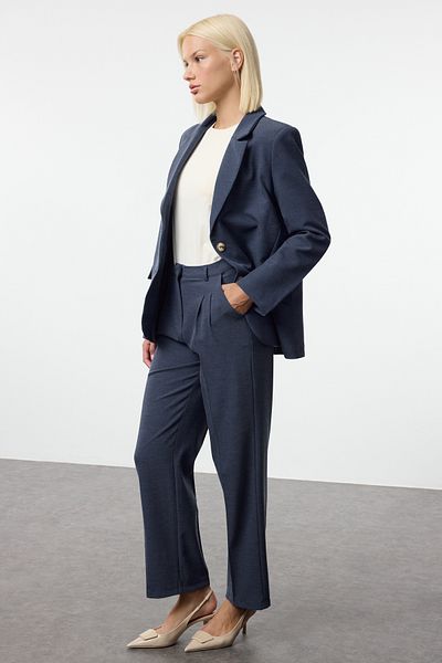 Trendyol Collection Námořnická modř Limitovaná edice - Šedé plisované kalhoty rovného střihu Twoaw23Pl00401