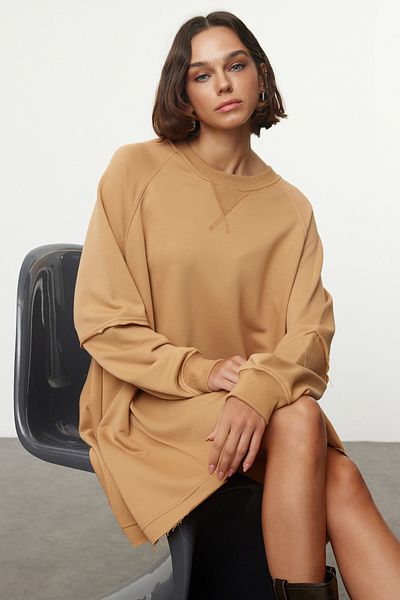 Trendyol Collection Bequem geformtes CamEL-Sweatshirt - Rundhalsausschnitt, Strickkleid TWOAW25EL00322