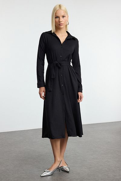 Trendyol Collection Elastyczna dzianina - czarna sukienka z długim rękawem i kopertowym dekoltem Twoaw25el00440