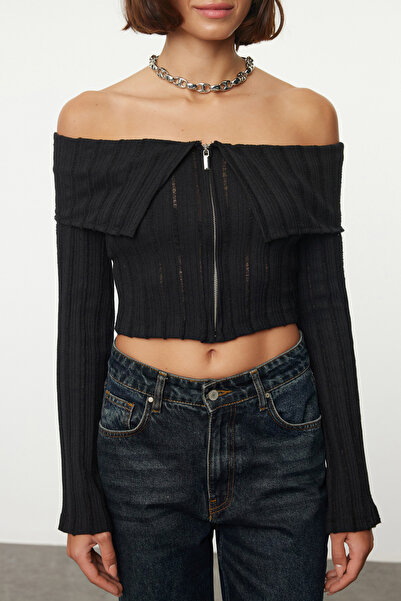 Trendyol Collection Μαύρη μπλούζα Carmen Collar Crop - Λεπτομέρεια με φερμουάρ, κανονική εφαρμογή TWOAW25BZ00070