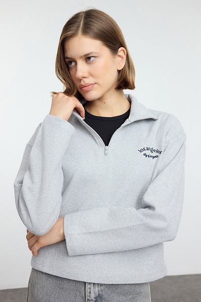Trendyol Collection Pletená mikina Vzhled Šedá Melange Vyšívaná mikina na zip - Regular Fit Twoaw22sw0732