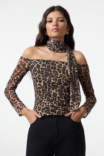 Trendyol Collection Flexibler Stoff - Bunte Bluse mit Tiermuster, die auf dem Körper sitzt Twoaw25bz00251