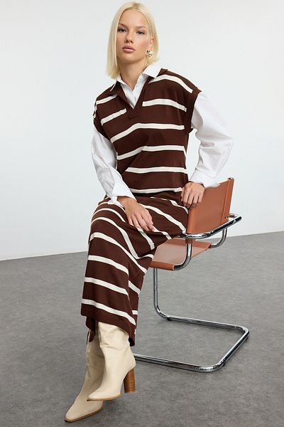 Trendyol Modest Μακριά καφέ ριγέ πλεκτά πουλόβερ - TCTAW25UV00017