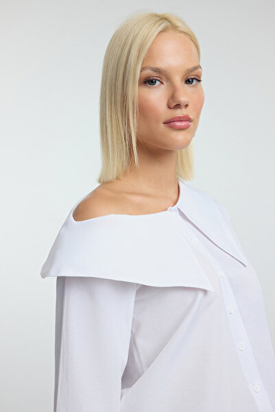 Trendyol Collection Nagy galléros fehér szőtt ing - normál szabású Twoaw25go00064