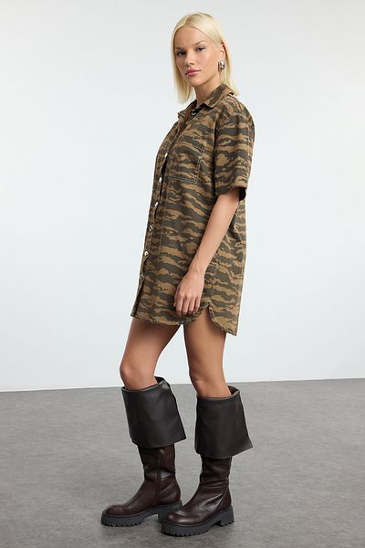 Trendyol Collection Hnědé mini džínové košilové šaty Zebra Print - Krátký rukáv Twoaw25El00549