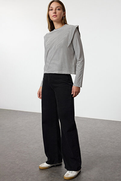 Kolekcia Trendyol Ekru*001 100% hrubá bavlnená vata, pletené tričko s výstrihom do V, model TWOAW25TS00015