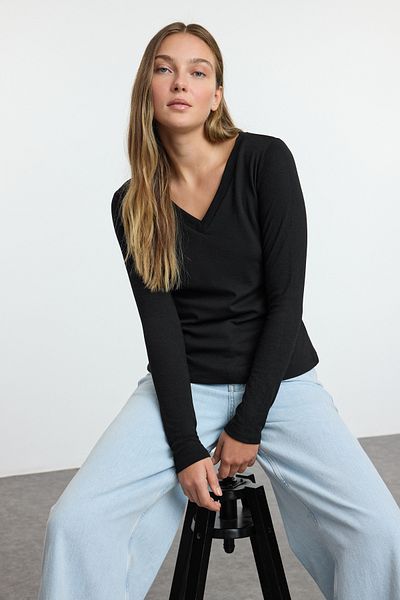 Trendyol Collection Μαύρη πλεκτή μπλούζα με λαιμόκοψη - κανονική εφαρμογή TWOAW25BZ00195