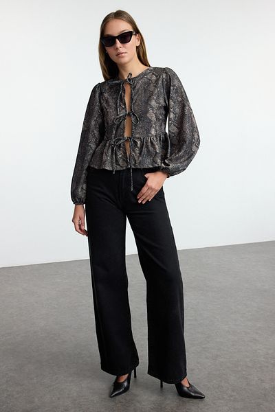 Trendyol Collection Stretch-Strickbluse mit Leopardenmuster – RegularFit, Bindedetail Twoaw25bz00230