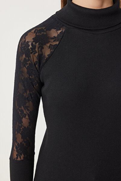 Happiness İstanbul Dámská černá rolák s krajkovým žebrováním pletená halenka En00626