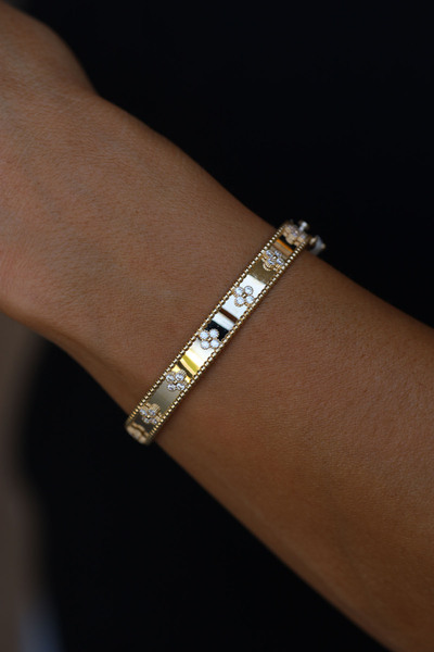 Yenigün Kuyumculuk 14 Ayar Altın Taş Detaylı Şans Yoncası Kelepçe