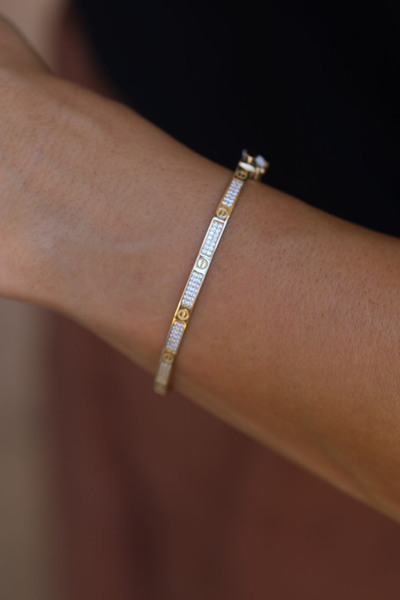 Yenigün Kuyumculuk 14 Ayar Altın Çivi Desenli Taşlı Kelepçe