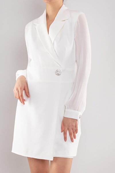 AYHAN 61891 Pilise Kol Kruvaze Yaka Broş Detay Kapaklı Kısa Krep Elbise