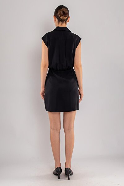 AYHAN 61874 Yakalı Düğme Detay Pileli Kısa Garnili Krep Elbise