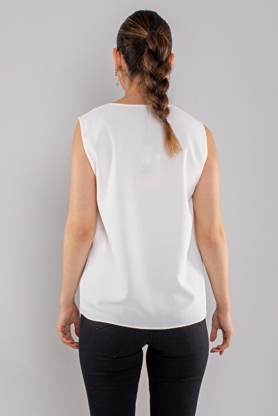 AYHAN 81954 Vyaka Brooch Detail Sleeveless Crepe Blouse