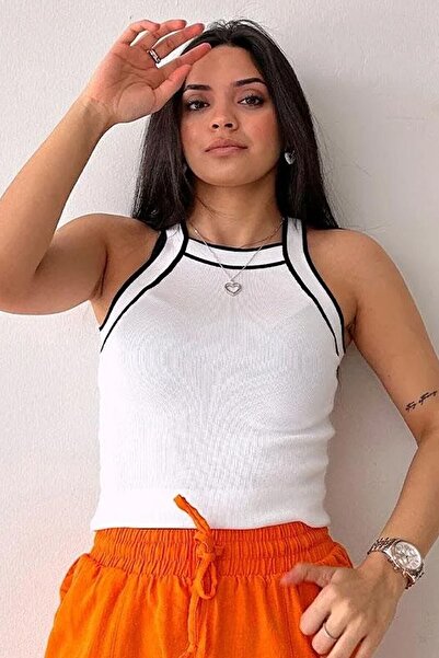 Belifanti Collection Жіноча біла трикотажна блуза з коміром-стійкою