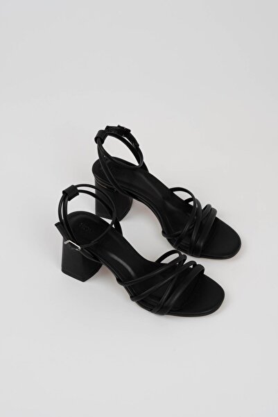 sovrana Metal Detailed Banded Heeled Shoes Black
