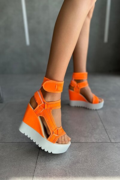 Modanizm Martinez Turuncu Dolgu Topuklu Sandalet