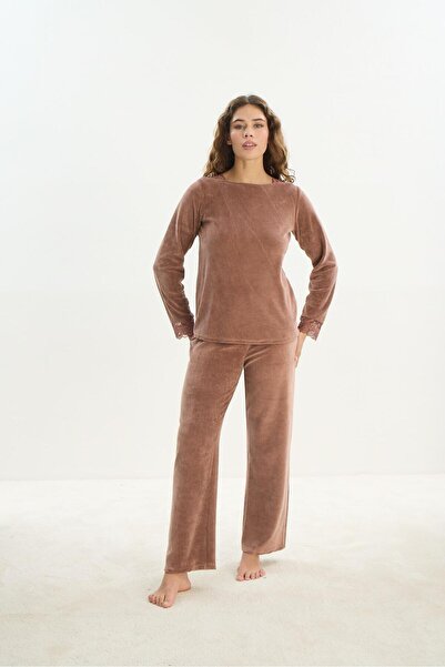 Sevim Кафяв кадифен пижамен комплект с дълъг ръкав C3T9N1O61