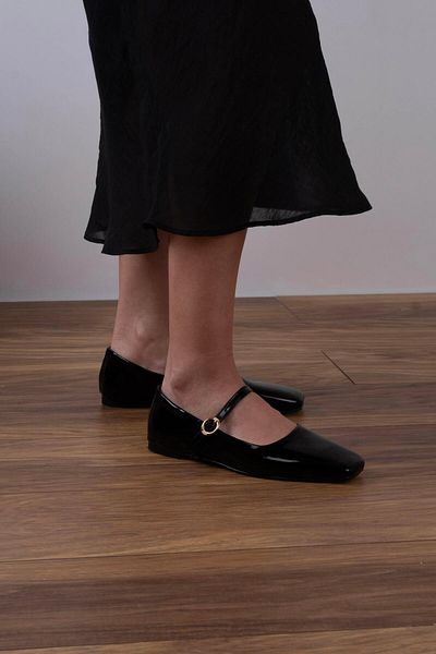 sovrana Belted Blunt Toe Ballerinas Black Patent Leather