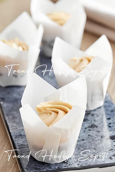 Trend Hediye Sepeti Set of 200 Classic Tulip Capsules White Muffin Cake Molds, Tulip