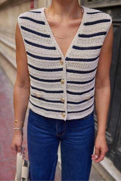 Askı Nişantaşı سترة مخططة بأزرار ذهبية حجرية