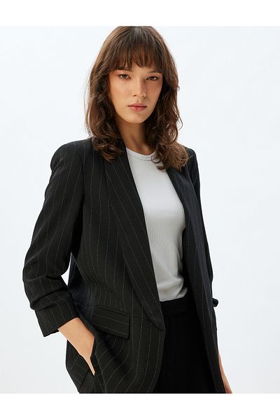 Koton Blazer aus Kreppstoff mit Schalkragen – 3/4-Ärmel und Taschendetail