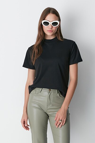 C&City Dvoudílné základní tričko s černým stojáčkem – 957