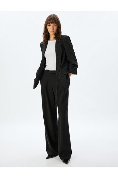 Koton Blazer aus Kreppstoff mit Schalkragen – 3/4-Ärmel und Taschendetail