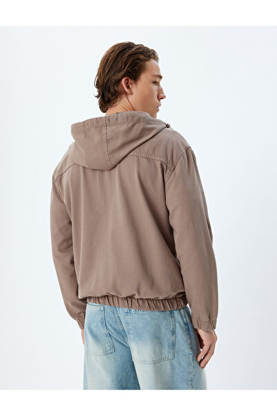 Koton Κεντημένο τζιν μπουφάν με κουκούλα με λεπτομέρεια από βαμβακερή τσέπη με φερμουάρ