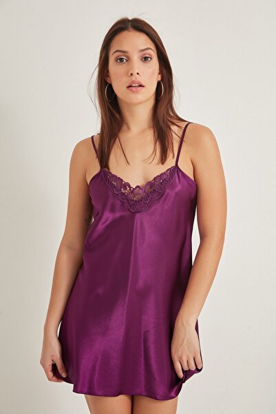 C&City 005 Dámská saténová noční košile Fialová