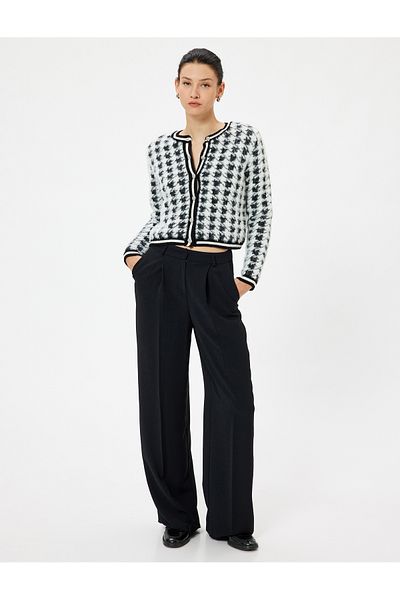 Koton RounD Neck anD ButtoneD PlusH CarDigan - Goose Feet PatterneD