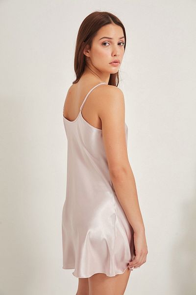 C&City 005 Damen-Nachthemd aus Satin in Puder
