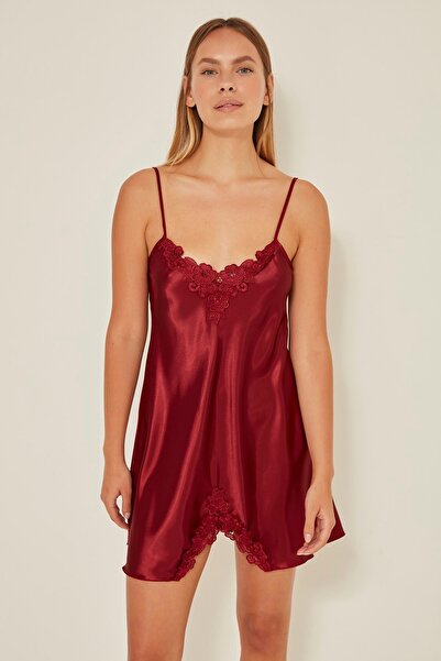 C&City 060 Dámská saténová krajková noční košile Claret Red