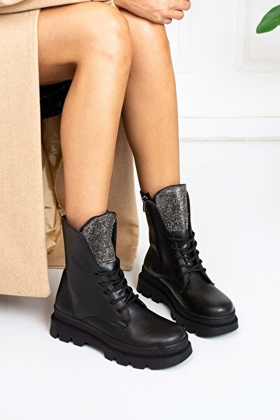 Kocamanlar Ayakkabı Feles Taş Detaylı Kadın Postal Bot SİYAH