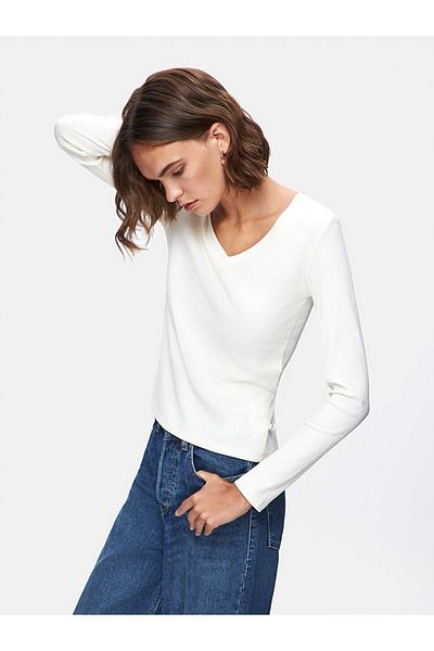 Ltb Tricou crem cu decolteu în V