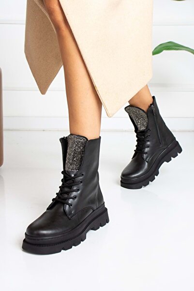 Kocamanlar Ayakkabı Feles Taş Detaylı Kadın Postal Bot SİYAH