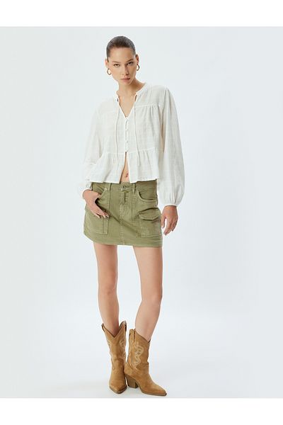 Koton Bequemer Mini-Shorts-Rock – Taschendetail und Knöpfe