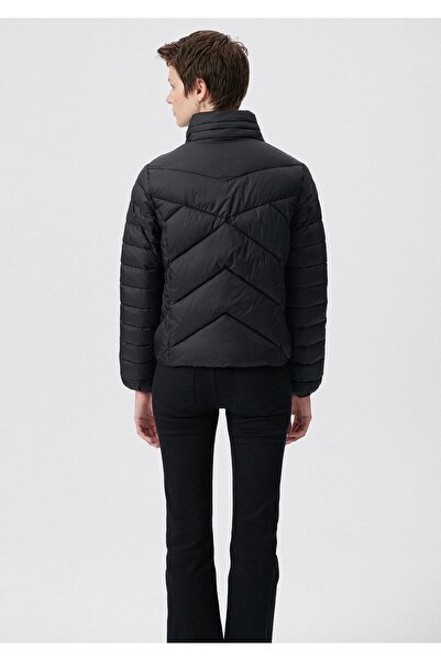 Mavi Dik Yaka Siyah Şişme Mont