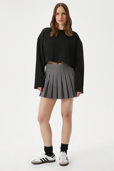 Ritnice Women's Vegas Black Raised Crop Sweatshirt