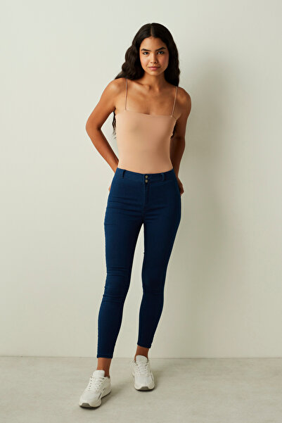 Penti Nude New Atlet