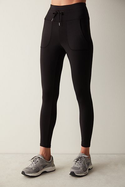 Penti Schwarze, bequeme, knöchellange Leggings mit hoher Taille und Taschendetail