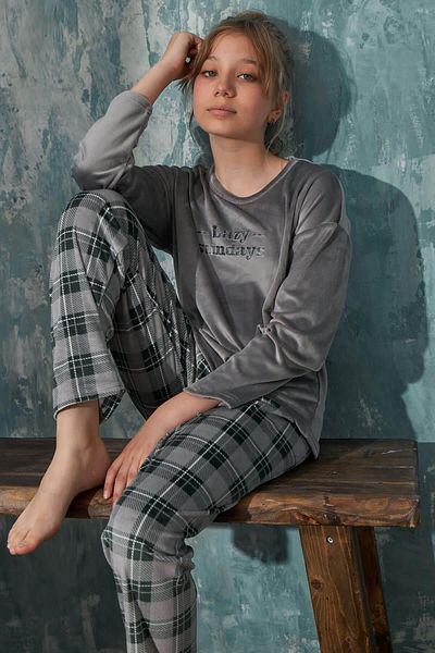Pijamaevi Graues, gemustertes, exklusives Samt-Pyjama-Set für Mädchen