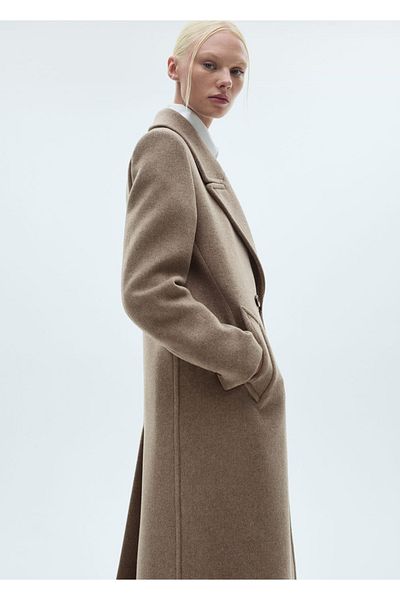 MANGO Woman Mantel – Stilvoll gestalteter Scrollstoff