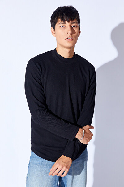 Manche Bisiklet Yaka Jakarlı Dokulu Kumaş Slim Fit Basic Uzun Kol Erkek Tshirt | Siyah MANW229954-1